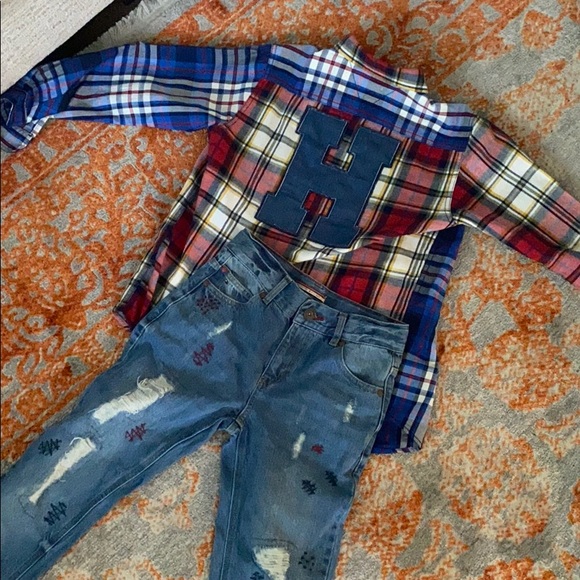 Boys size 12 Tommy Hilfiger  jeans and med shirt. - Picture 2 of 4